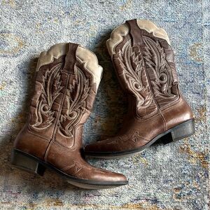 Women’s brown cowboy boots. EUC